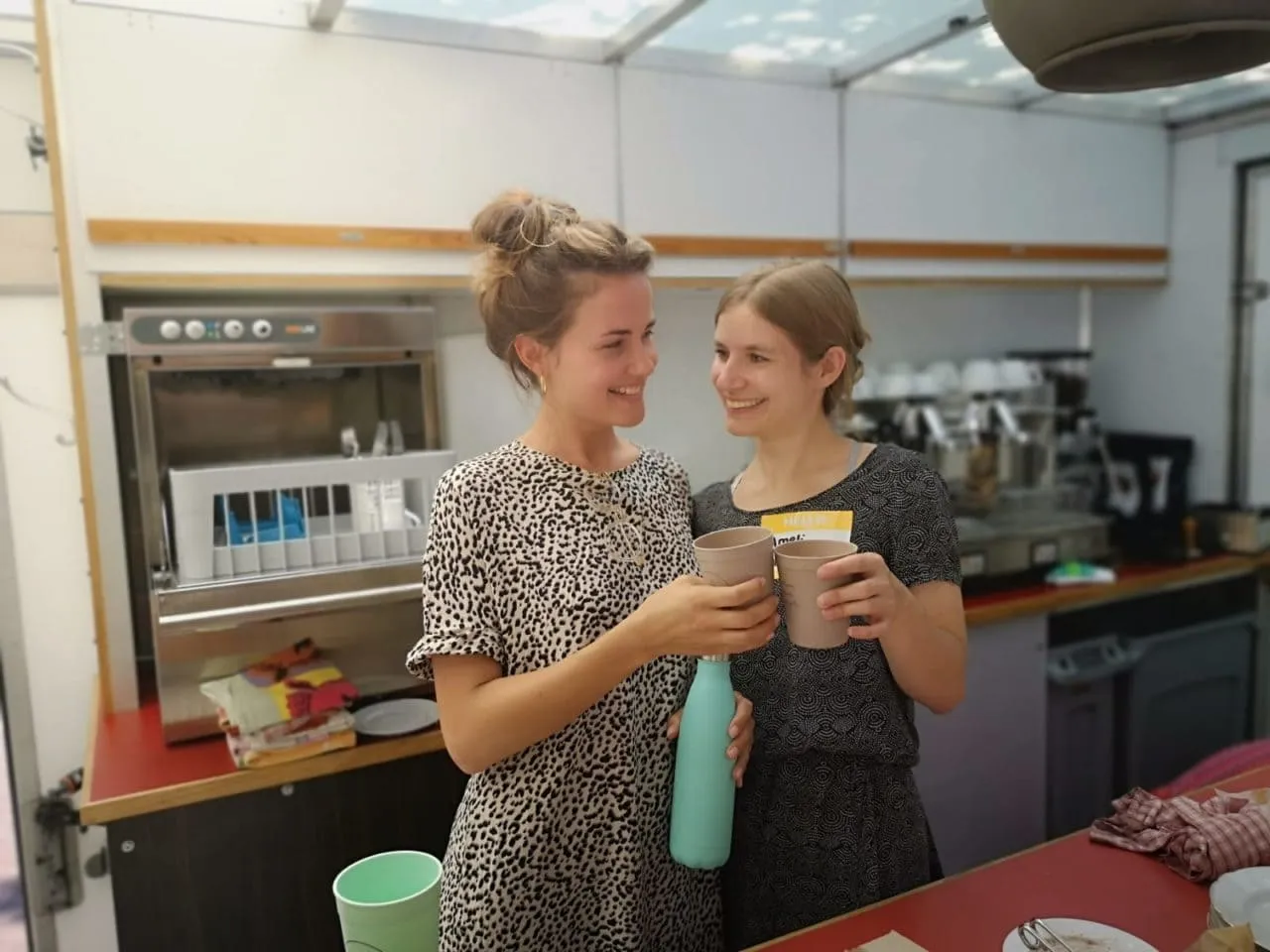 Ameli und Ansi im KaffeeKaffee Truck