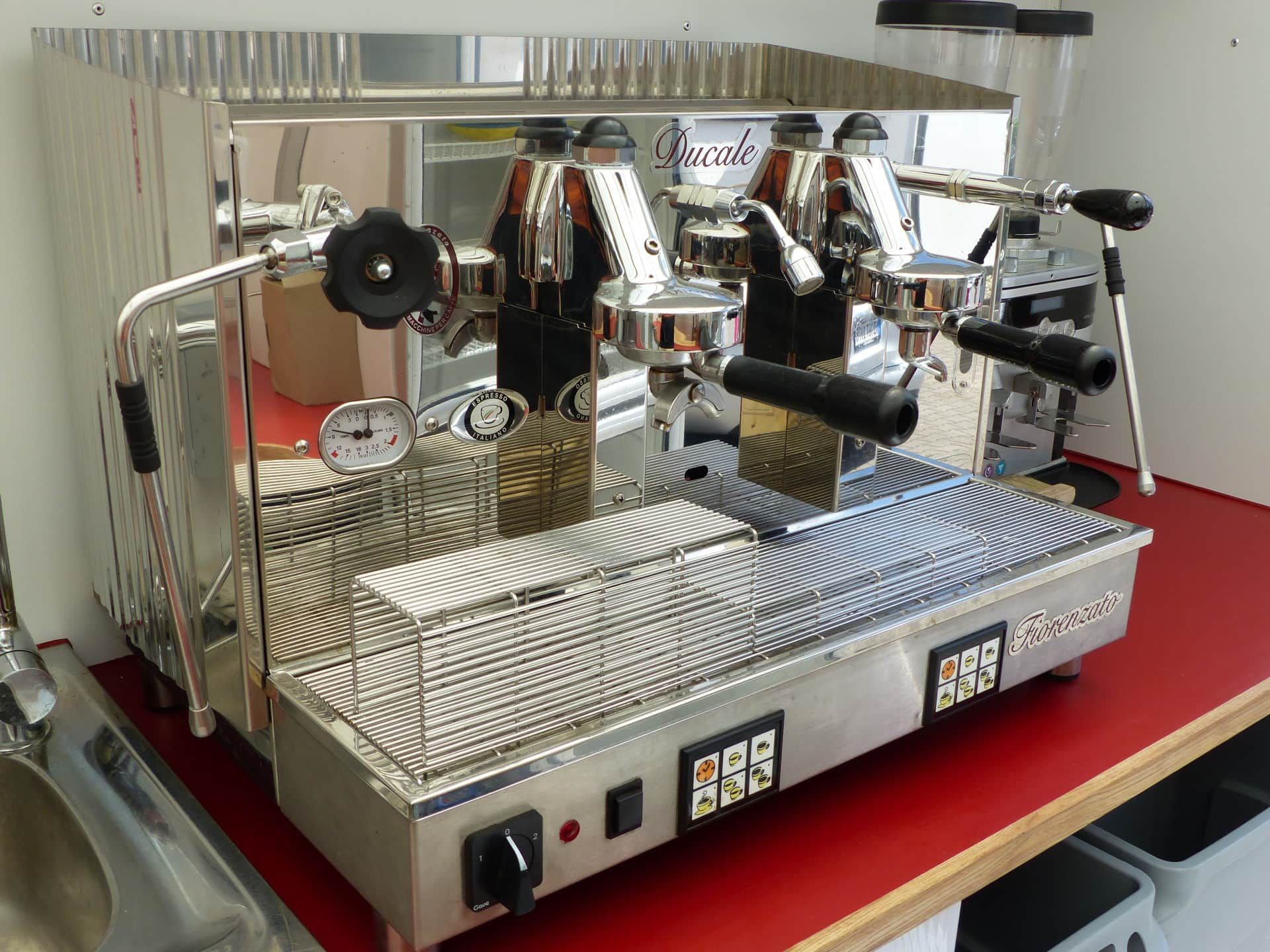 Siebträger-Espressomaschine im KaffeeKaffee Truck