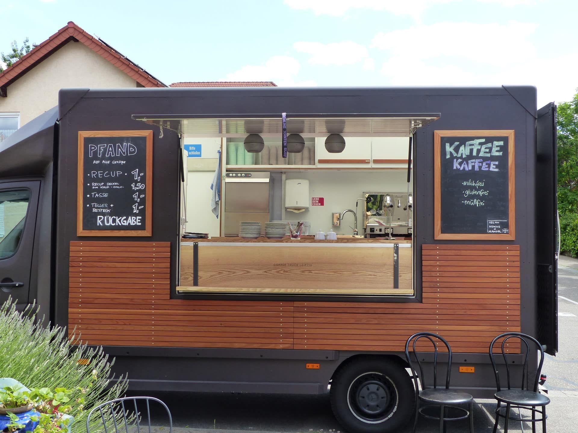 Der KaffeeKaffee Truck von der Seite